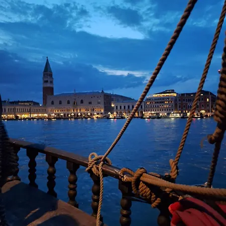 Tre Elementi, Close The Grand Canal Гостевой дом *