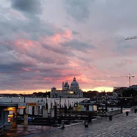 Ca Bibi, Close The Grand Canal *