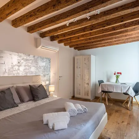 Tre Elementi, Close The Grand Canal Velence