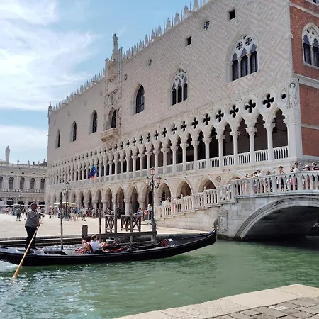 Tre Elementi, Close The Grand Canal * Velence